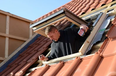 Pose de fenêtres de toit Velux à Regnière-Écluse